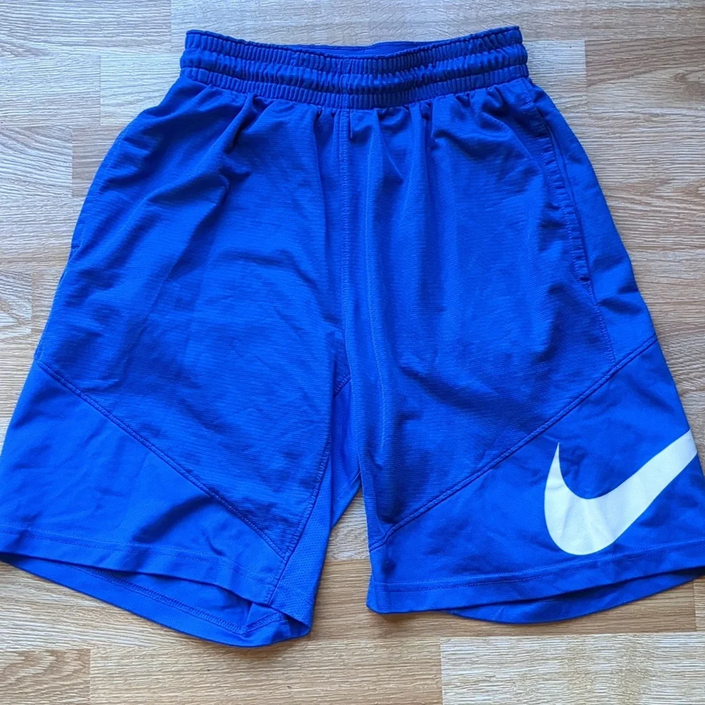 Boys Nike Royal Blue Basketball Shorts, Size Medium